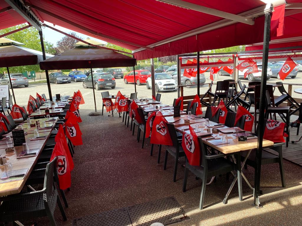 Terrasse dressée du Brennan's Snug à Seilh