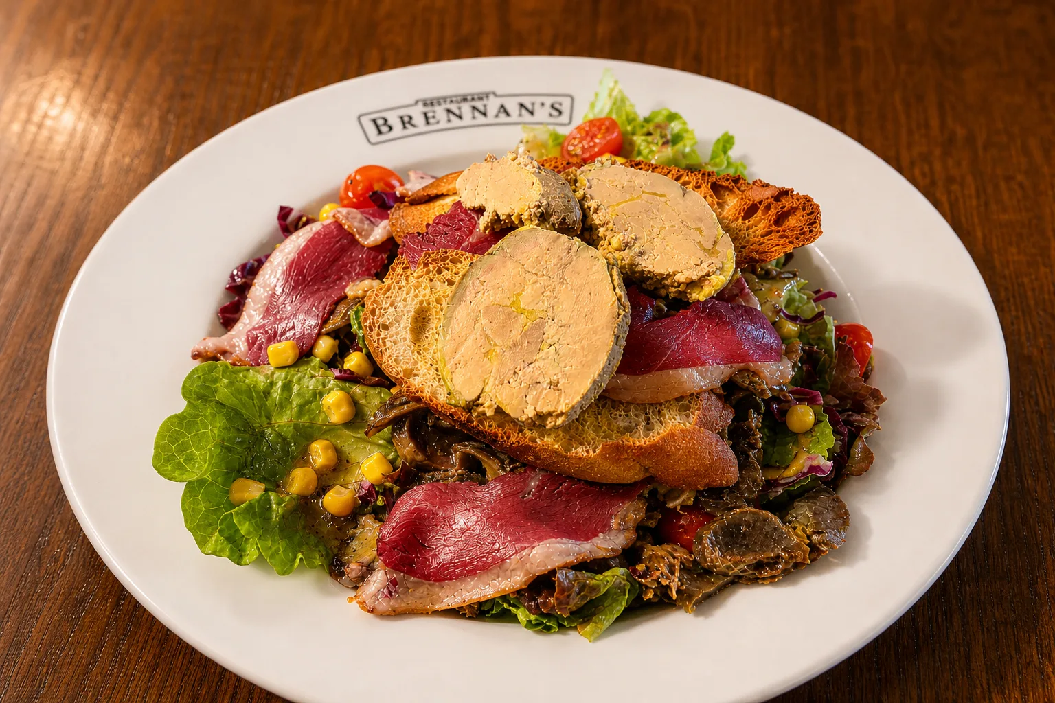 Salade Sud-Ouest du Brennan's Snug avec magret, gésiers et foie gras